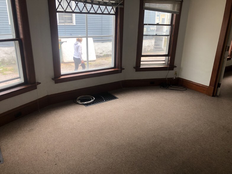 Building Photo - 58 King St