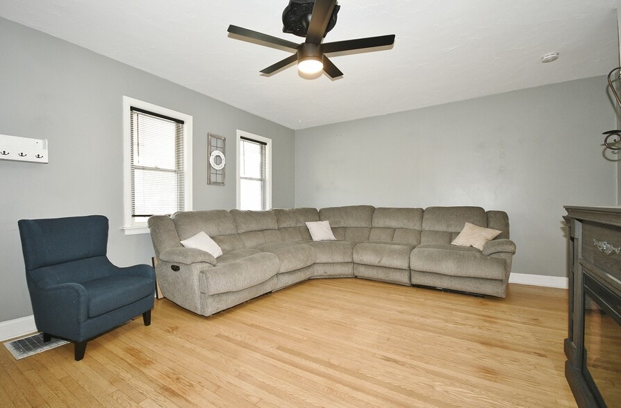 Building Photo - 3701 Finleyville Elrama Rd