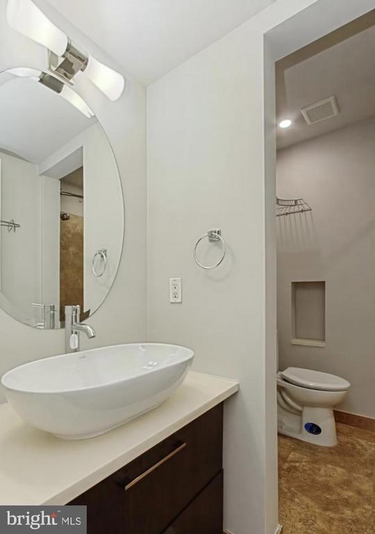 Building Photo - 137 W Reed Ave