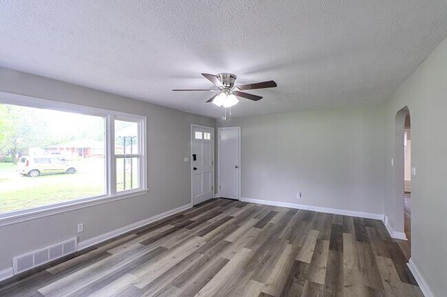 Building Photo - 4801 Oak Park Dr