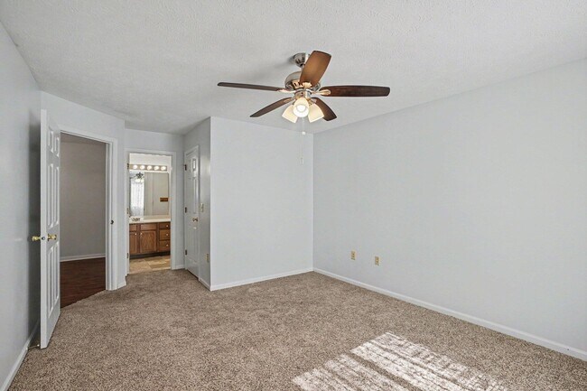 Building Photo - 38 Rio Grande Cir