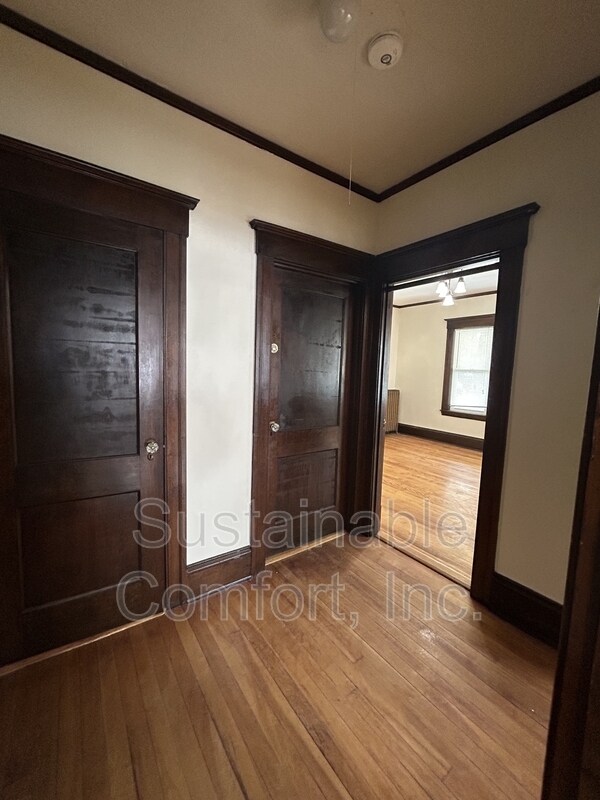 Building Photo - 14 Clearview Ave