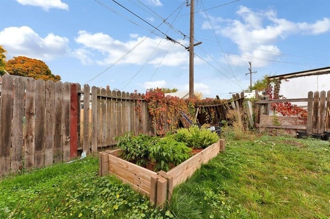 Building Photo - 1517 W Nora Ave