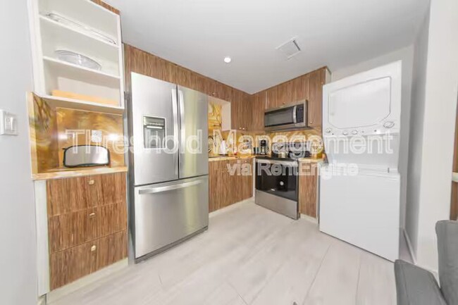 Building Photo - 820 Ocean Dr