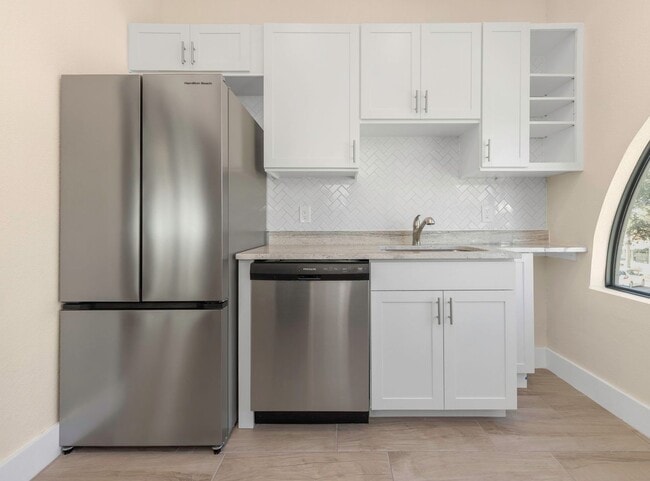 Building Photo - P201 - #9A Holiday Inn