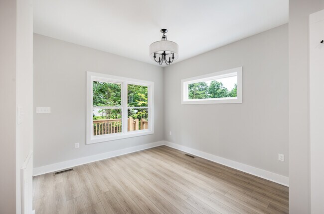 Building Photo - 415 Kershaw Dr