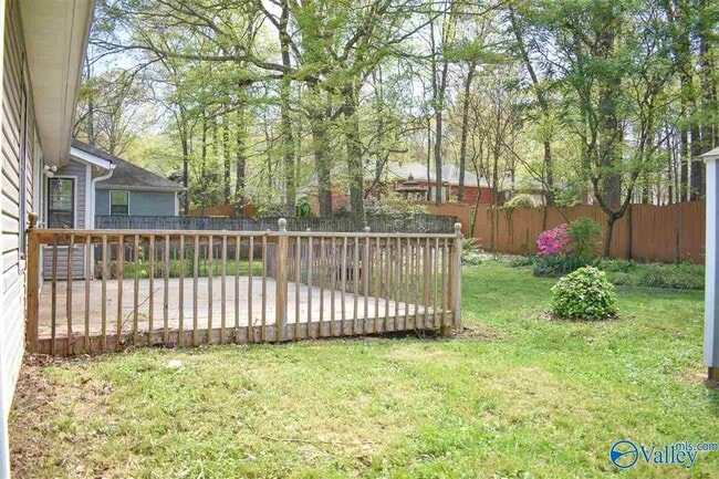 Building Photo - 105 Buttercup Ln