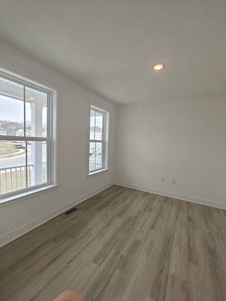 Building Photo - 18 Devon Dr