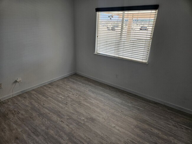 Building Photo - 23089 Pahute Rd