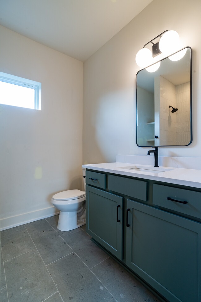 Building Photo - 979 Dozier Pl