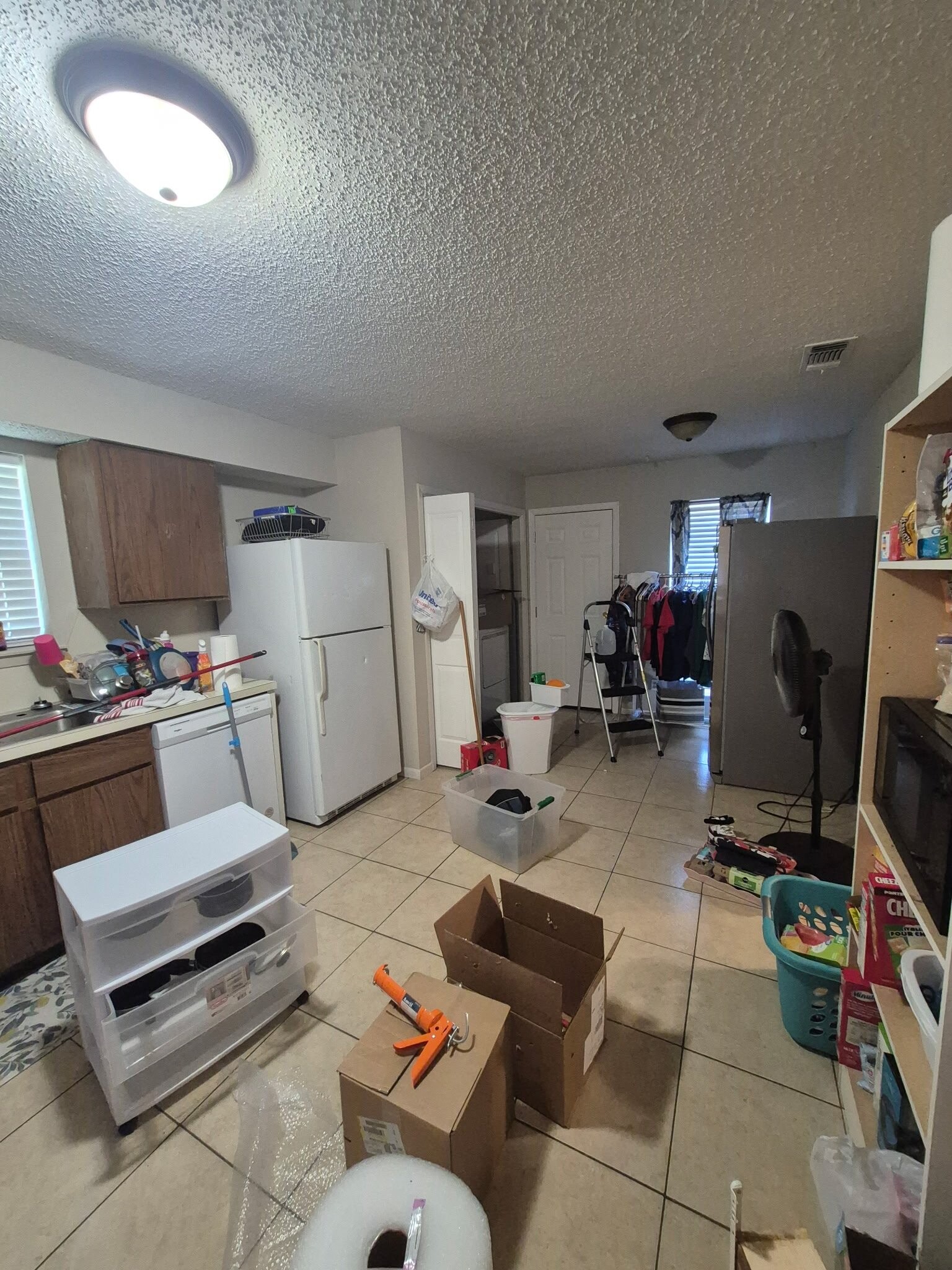 Building Photo - 733 Chaparral Cir