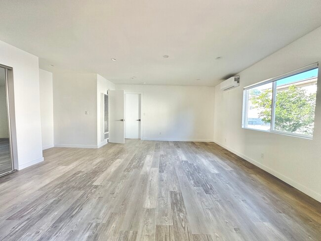 Building Photo - 2429 W Ave 33