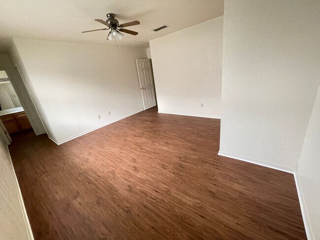 Building Photo - 3914 Oak Valley Dr