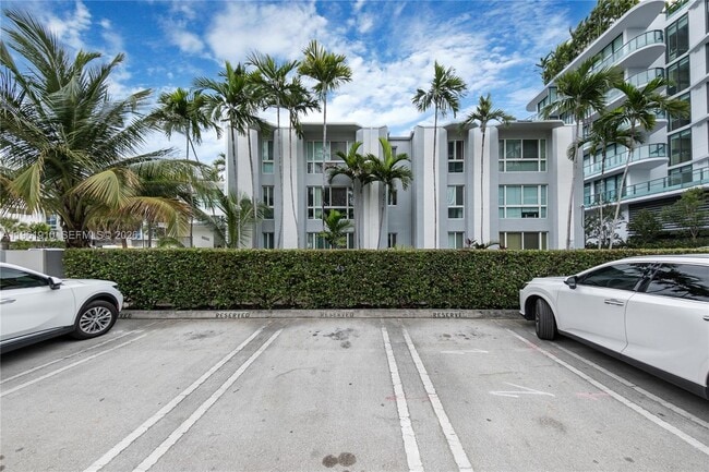 Building Photo - 9971 W Bay Harbor Dr