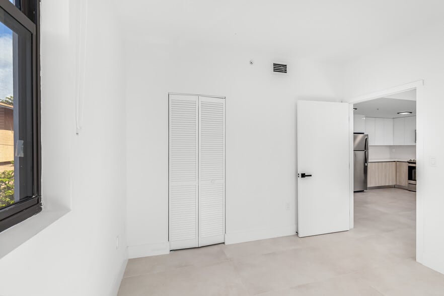 Building Photo - 1547 NW 2nd St