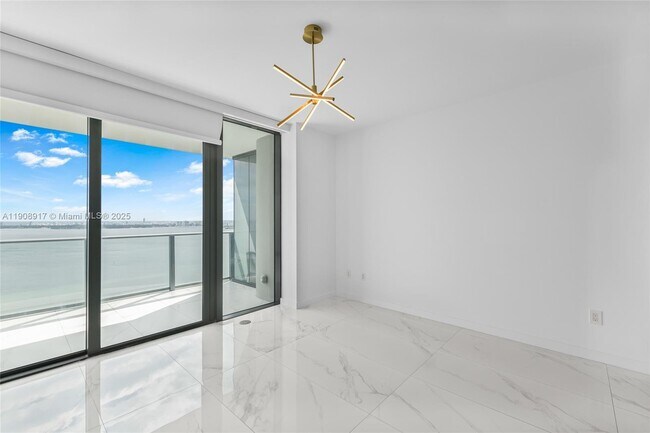 Building Photo - 3131 NE 7th Ave