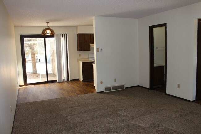 Building Photo - 2612 Davidson Dr