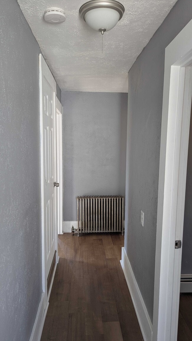 Building Photo - 305 Plummer St