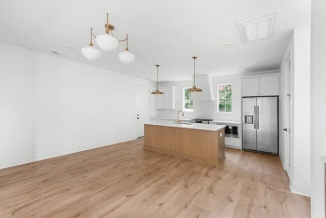 Building Photo - 1814 Stewart Pl