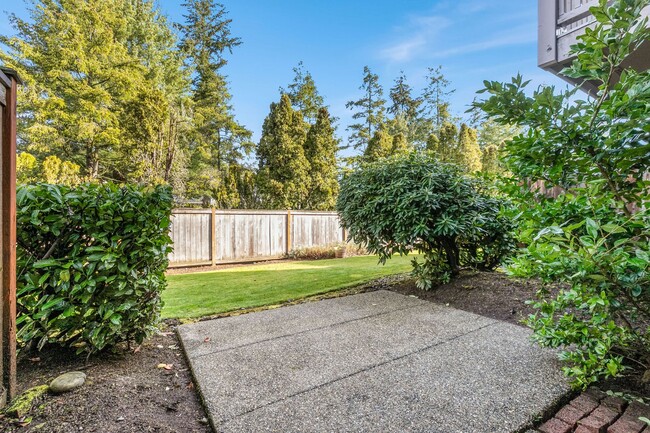 Building Photo - 2Bd/2.5Ba Bellevue Townhouse