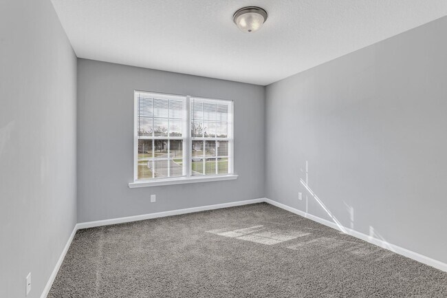 Building Photo - 4 bedroom 2.5 home located Huntington neighborhood close to Ft. Stewart