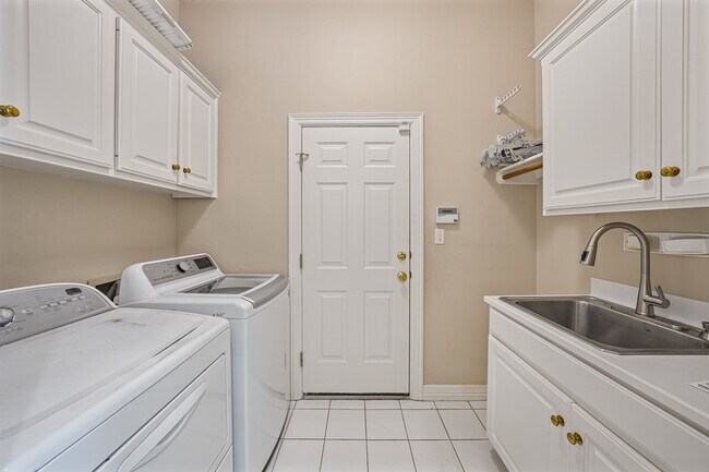 Building Photo - 5305 Cuesta Verde