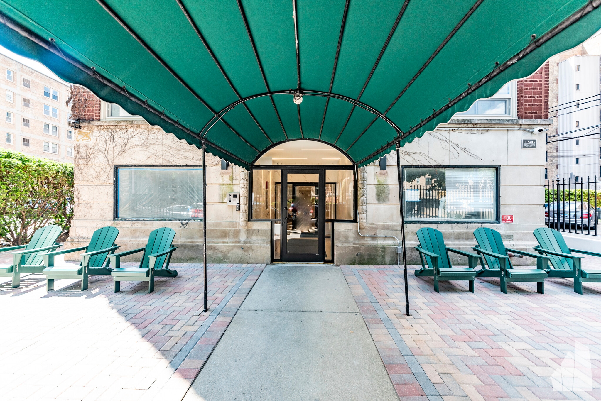 Building Photo - 1555 W Hollywood Ave