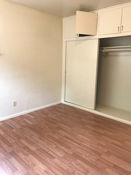 Bedroom & closet - 5927 Lemp Ave