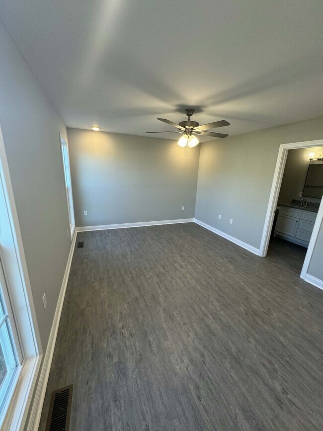 Building Photo - 3234 Cloverfield Ct