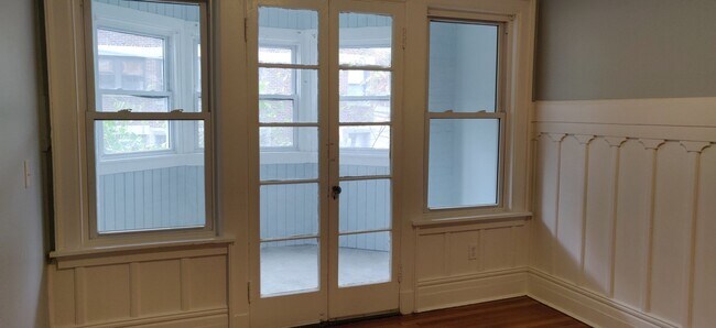 Building Photo - Convenient Brighton Location, Steps from the T Stop, Central Heat/AC, Laundry is on a Site
