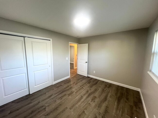 Building Photo - Beautifully updated 3 Bedroom 1 Bath Home ...