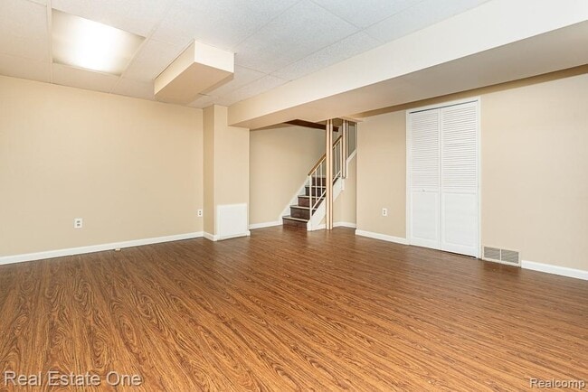 Building Photo - 5075 Buckingham Pl Dr