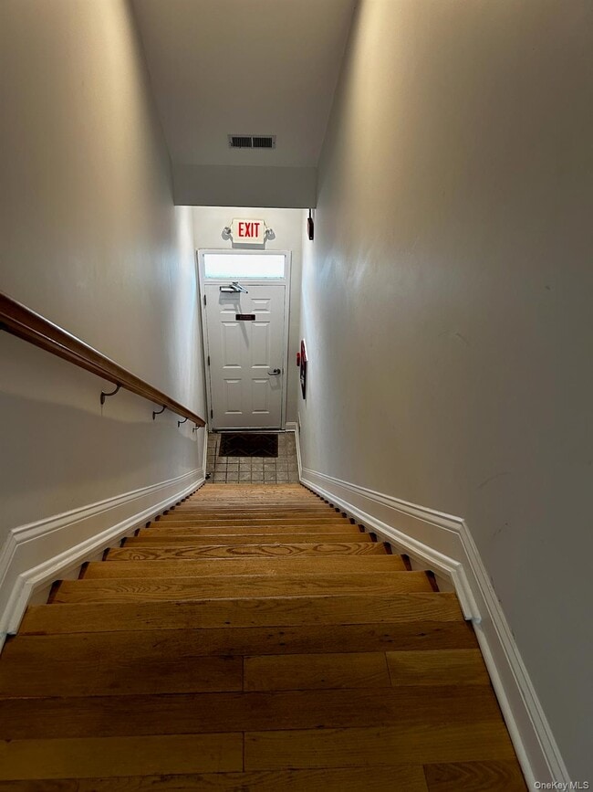 Building Photo - 131-7 E Main St