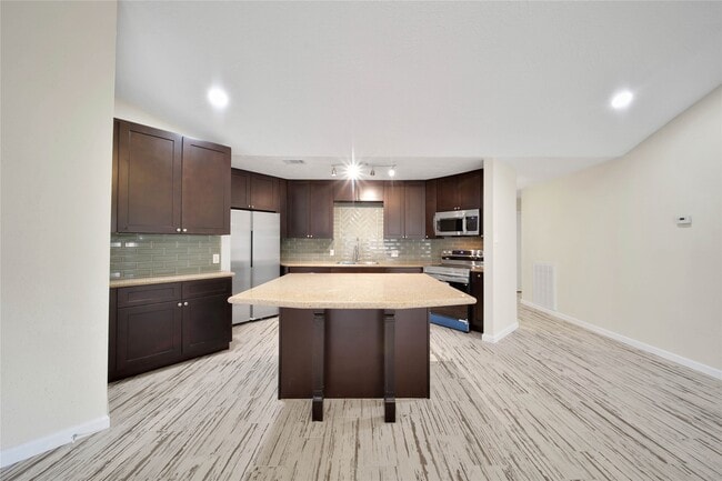 Building Photo - 10904 Birch Dr