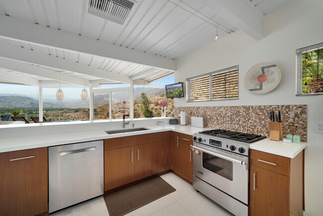 Building Photo - 17 Cahuilla Hills Dr