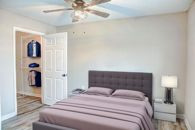 Building Photo - If you choose Autumn Chase we will both be LUCKY!!