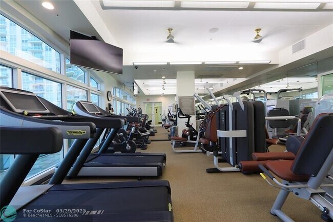 Building Photo - 411 N New River Dr E