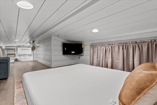 Building Photo - 4734 Oleander St