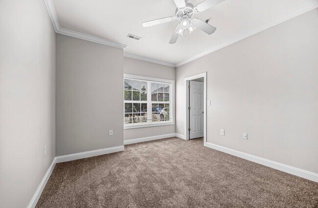 Building Photo - 2021 Silvercrest Dr