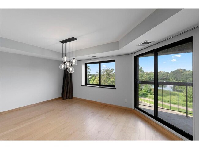Building Photo - 2885 Knox Ave S