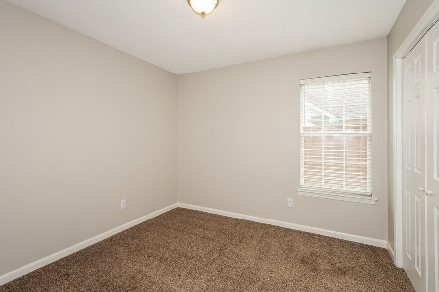 Building Photo - 8450 Kimberly Rose Dr