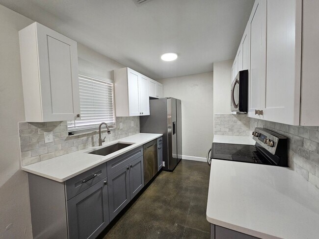 Building Photo - 3/2 Home in Palm Grove