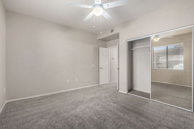 Building Photo - 2-bedroom 2 bath condo in Gated Community ...