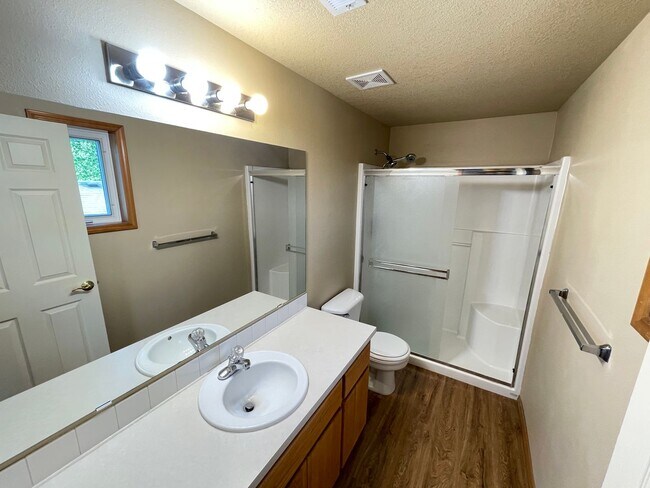 Building Photo - Spacious 4-Bedroom, 2.5-Bath Home with Deck, Fireplace & Updated Kitchen