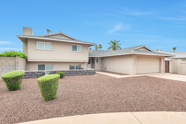 Building Photo - ASU 6 Bedroom! 3.5 Baths Pool!