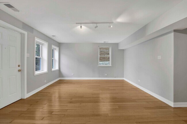 Building Photo - 1649 W 21st St