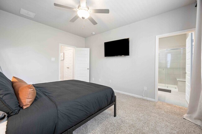Building Photo - 16106 Oregon Oak Dr