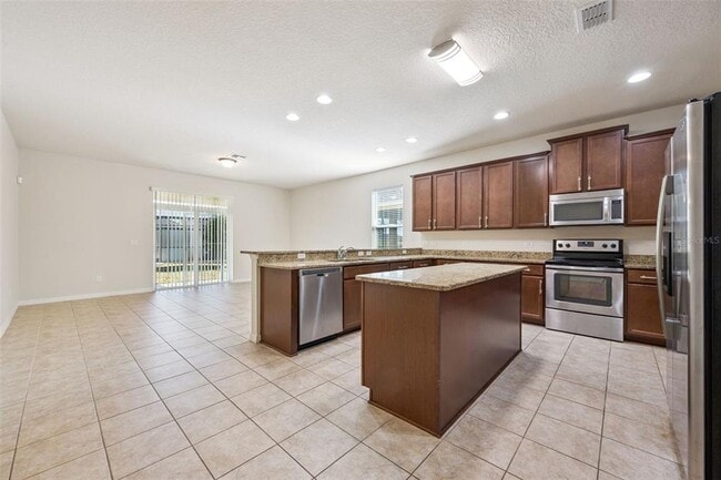 Building Photo - 1310 Oakcrest Ct