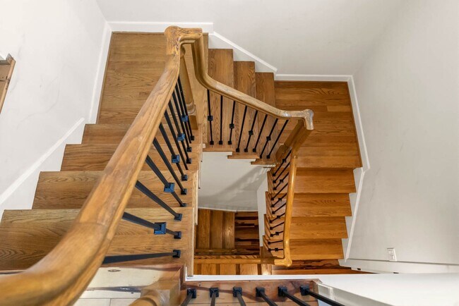 Building Photo - U St Penthouse