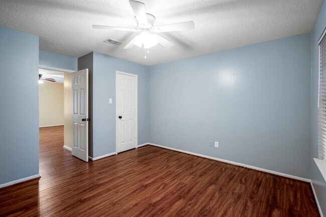 Building Photo - 16122 Cairngorm Ave
